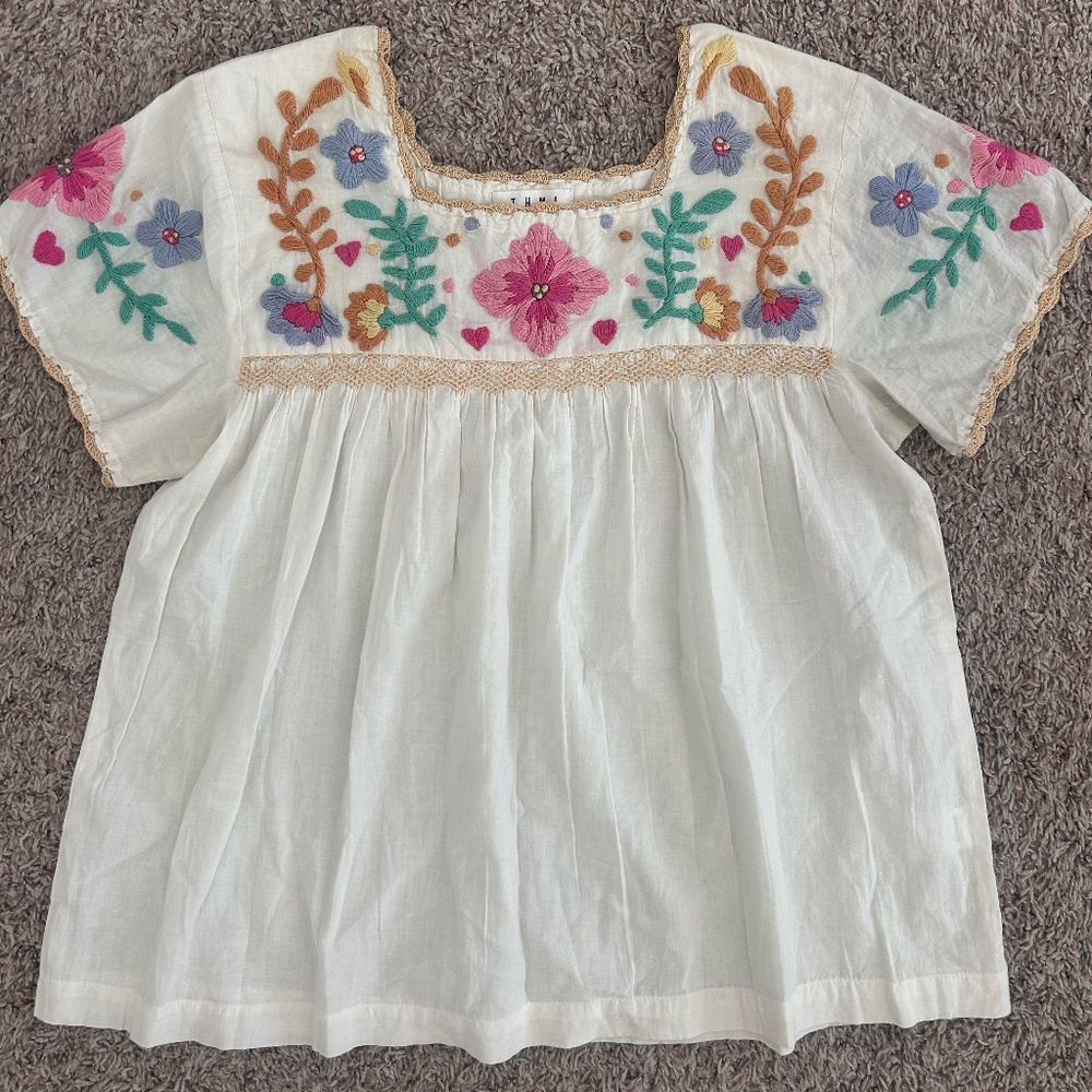 Embroidered flower top with scallop crochet trim
